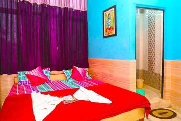 هتل Spot On 41885 Royal Heritage Guest House
