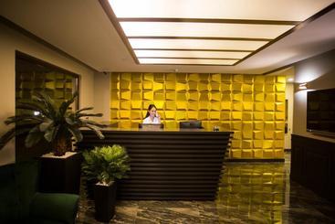 Maxuite Hotel In Home