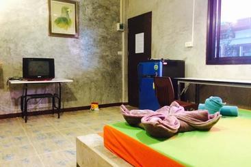 هتل Winny Apartment Rayong