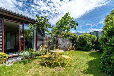 تختخواب و صبحانه Cosy Contemporary Hideaway