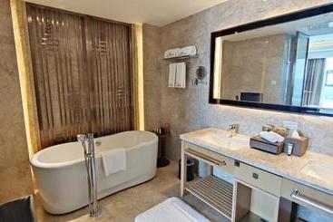 هتل Howard Johnson Xiangyu Plaza Linyi