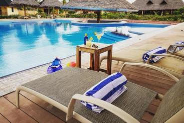 هتل Khulala Ocean Blue Bungalows