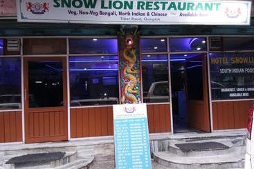 هتل Collection O 6932 Make Holiday Snow Lion