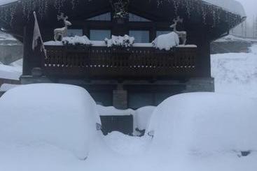 تختخواب و صبحانه Chalet Matterhorn Francois   Central Ski Chalet With Spa And Breakfast, 100mt Lift