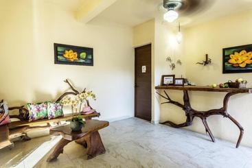هتل Moon Dreams Villas El Jardin