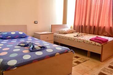تختخواب و صبحانه Frogs House Hotel & Restorant Slow Food