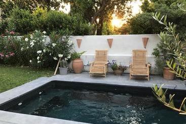 تختخواب و صبحانه Maison D Hôtes "l Atelier"