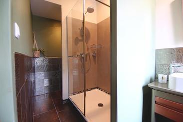 تختخواب و صبحانه Maison D Hôtes "l Atelier"
