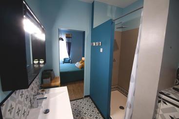 تختخواب و صبحانه Maison D Hôtes "l Atelier"