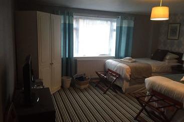 تختخواب و صبحانه Keeru S Guest House