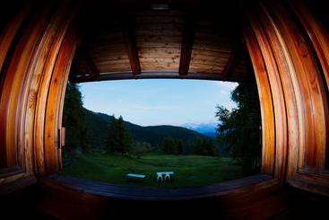 Rifugio Alpino L Ermitage  Hostel