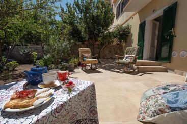 تختخواب و صبحانه Il Giardino Di Tatiana Rooms & Breakfast