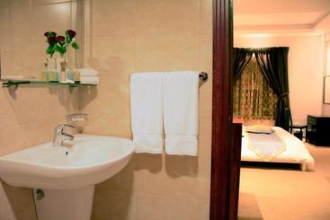 هتل Safari House Suite