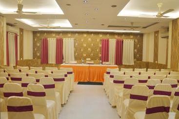 هتل Shivam Inn