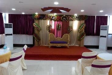 هتل Shivam Inn
