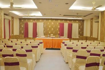 هتل Shivam Inn