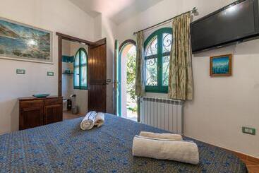 Bed and Breakfast Guest House Villa Verde   Short Term Room Rentals