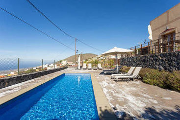 Casa Erques I Y Ii