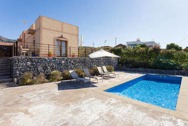 Casa Erques I Y Ii