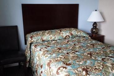 Pirate S Cove Motel