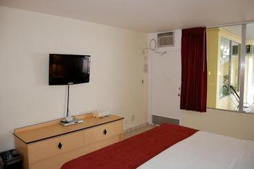 Alcazar Resort- Gay Mens Resort