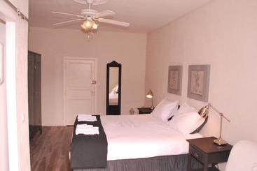 تختخواب و صبحانه La Maison Au Puits