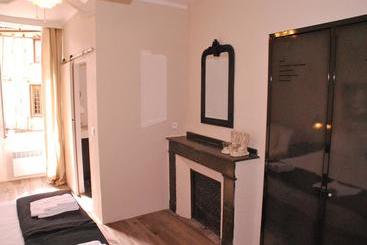 تختخواب و صبحانه La Maison Au Puits
