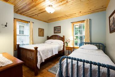 צימר Thorp House Inn & Cottages