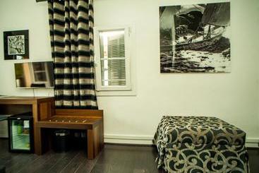 هتل B Lodge
