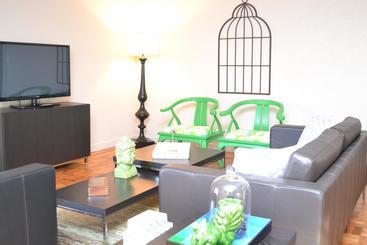 هتل Lush Royale a North Beach Village Resort - Gay Men Only