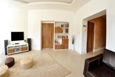 هتل Midtown Hostel