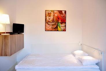 هتل Midtown Hostel