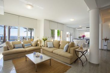 Sunset Beachfront Villa Meneou