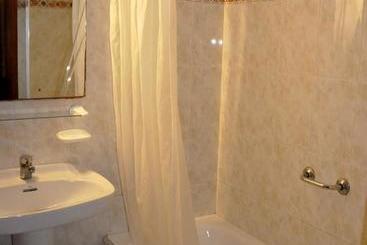 Red Star Surf   Hostel