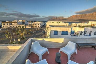 Red Star Surf   Hostel