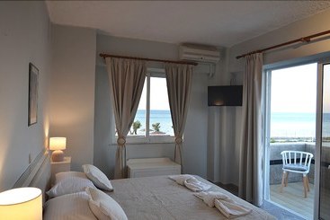 هتل Arion Beach