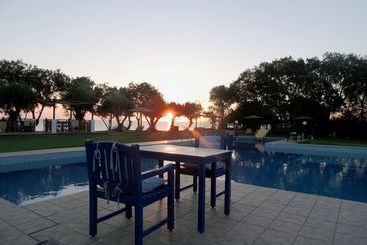هتل Arion Beach