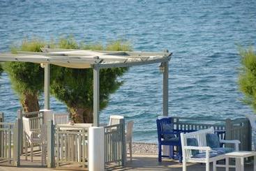هتل Arion Beach