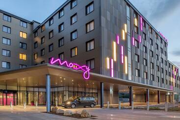 Hotel Moxy London Heathrow Airport