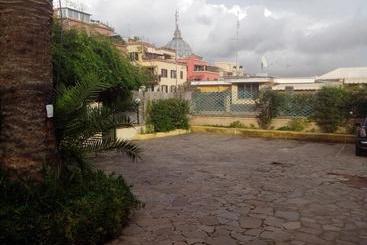 تختخواب و صبحانه Accomodation Roma Imperiale