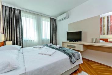 Aparthotel Adeo