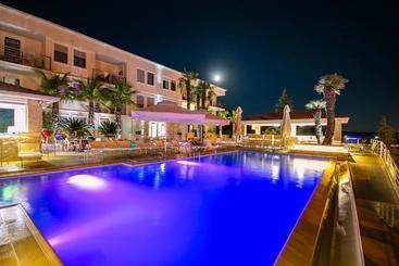Aparthotel Adeo
