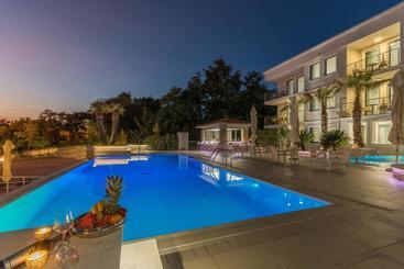 Aparthotel Adeo