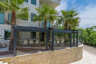 Aparthotel Adeo