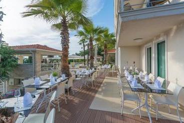 Aparthotel Adeo