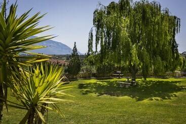 ツーリストアパートメント Evi S Gardens