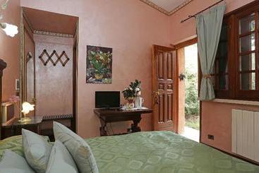 هتل Country House Fam Polucci Cave