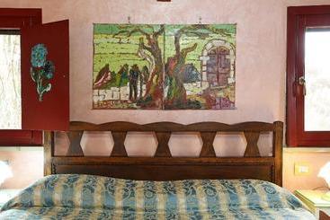 هتل Country House Fam Polucci Cave