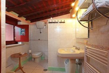 هتل Country House Fam Polucci Cave