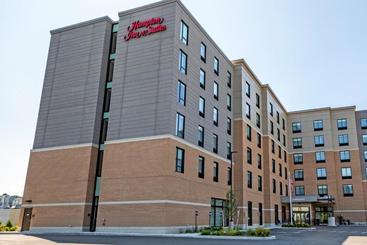 هتل Hampton Inn & Suites Boston/waltham